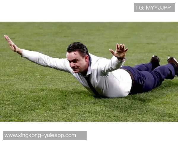 阿贾克斯再度寻求奥维马斯回归担任技术总监的可能性 阿贾克斯再度寻求奥维马斯回归担任技术总监的可能性