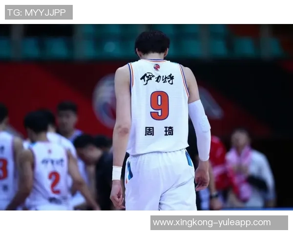 周琦进攻积极性不足全场仅出手四次贡献七分八篮板两助攻表现平淡